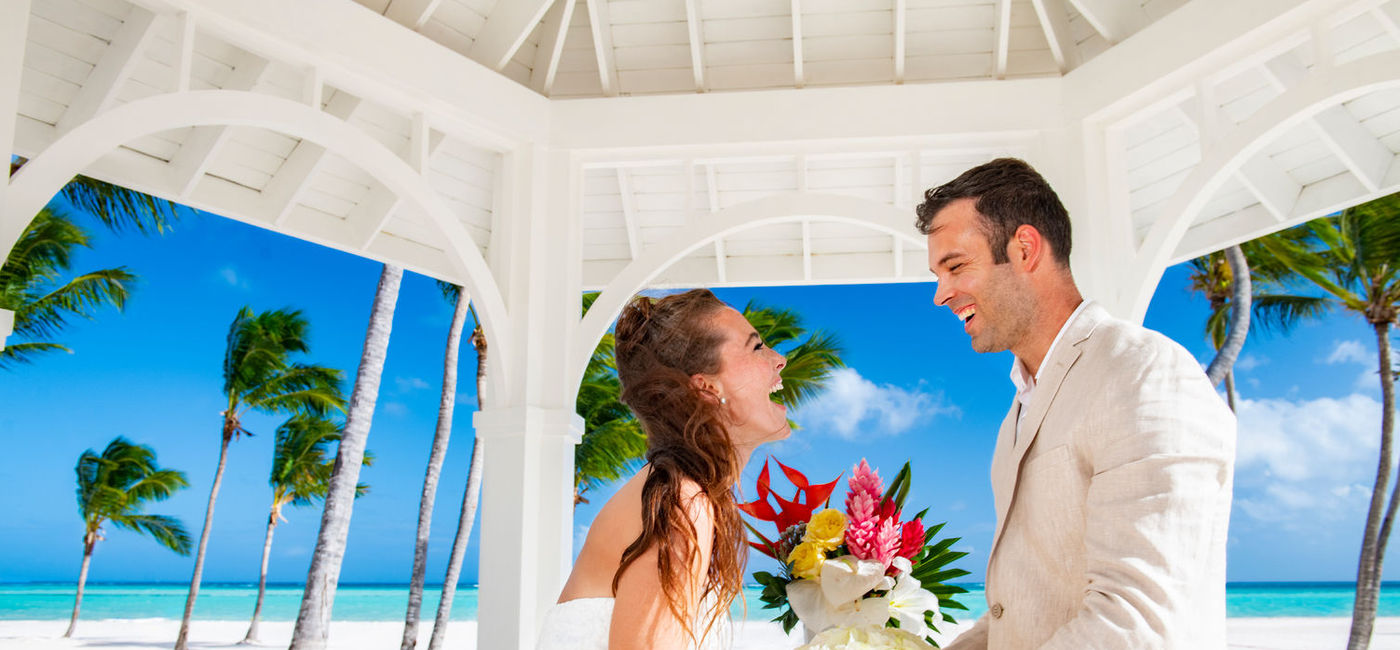Image: PHOTO: Wedding couple at Hyatt Ziva Cap Cana. (photo via Playa Hotels & Resorts)