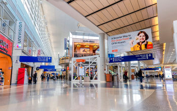 El Aeropuerto Internacional de Dallas-Fort Worth cuenta con cinco terminales, pero tiene la capacidad para construir un total de trece y 260 puertas.