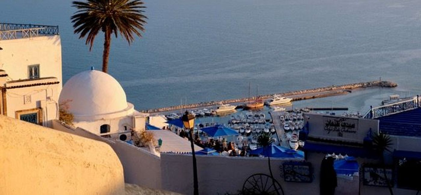Image: Sidi Bou Saïd et le populaire Café des Délices. (PHOTO: Marie-Eve Blanchard)