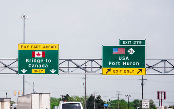 Bridge to Canada sign.