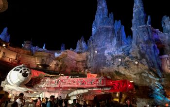 Walt Disney World’s Star Wars: Galaxy’s Edge at Night