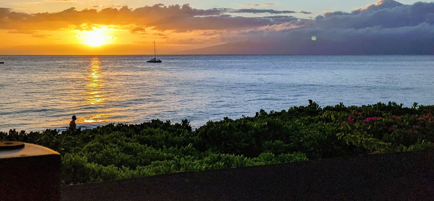 Image: Sunset in Ka'anapali, Maui (Photo via Lauren Bowman)