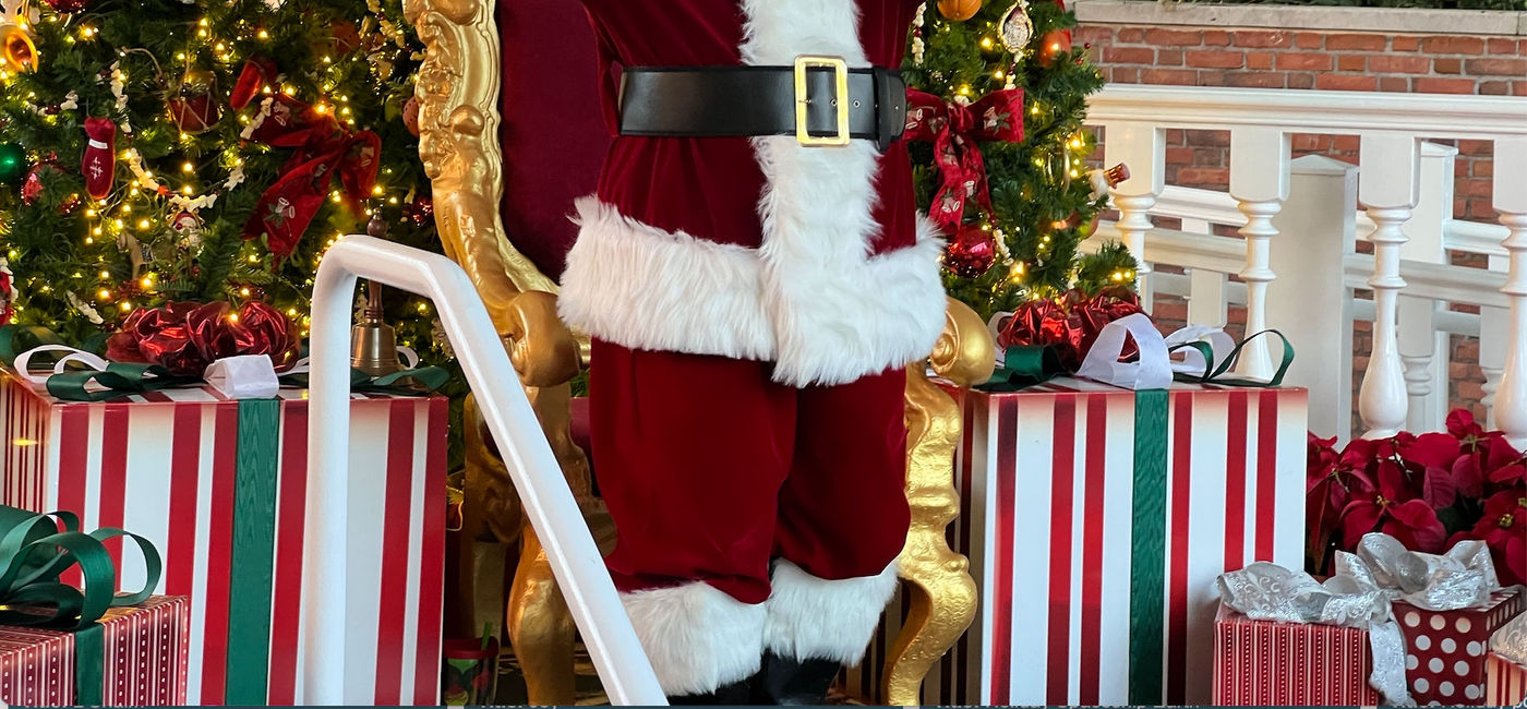 Image: Santa at the Walt Disney World Resort. (photo via Brooke McDonald)