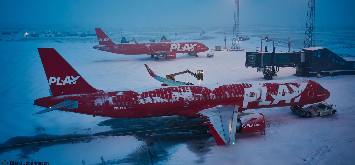 Image: PLAY planes in the snow. (photo via PLAY Media)