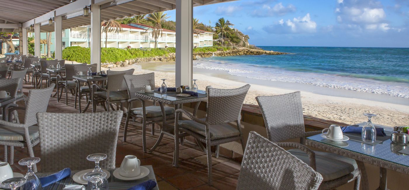 Image: Topaz Restaurant offers wonderful oceanfront dining at the Pineapple Beach Club on Antigua. (Elite Island Resorts)