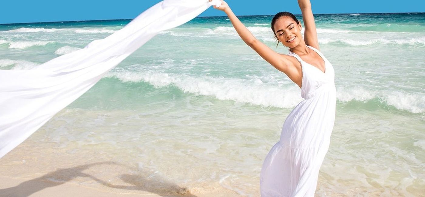 Image: PHOTO: It’s a beach celebration when you tie the knot at Sandos. (photo courtesy of Sandos Hotels & Resorts) 