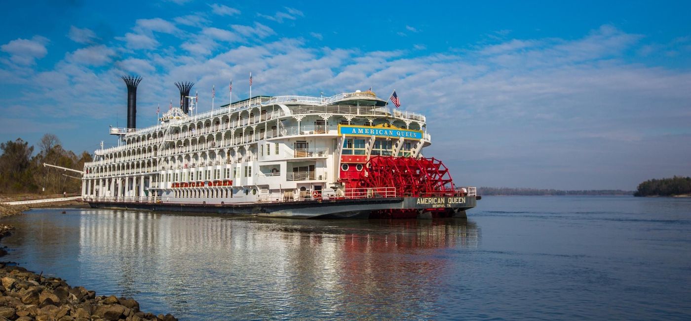 Image: American Queen exterior. (photo via American Queen Steamboat Company)