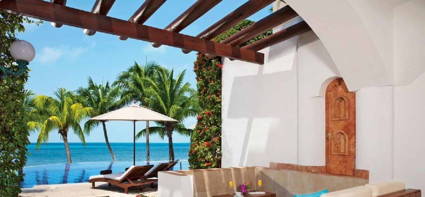 Image: A Junior Oceanfront Suite at the Zoëtry Villa Rolandi Isla Mujeres Cancun. (photo via ALG Vacations)