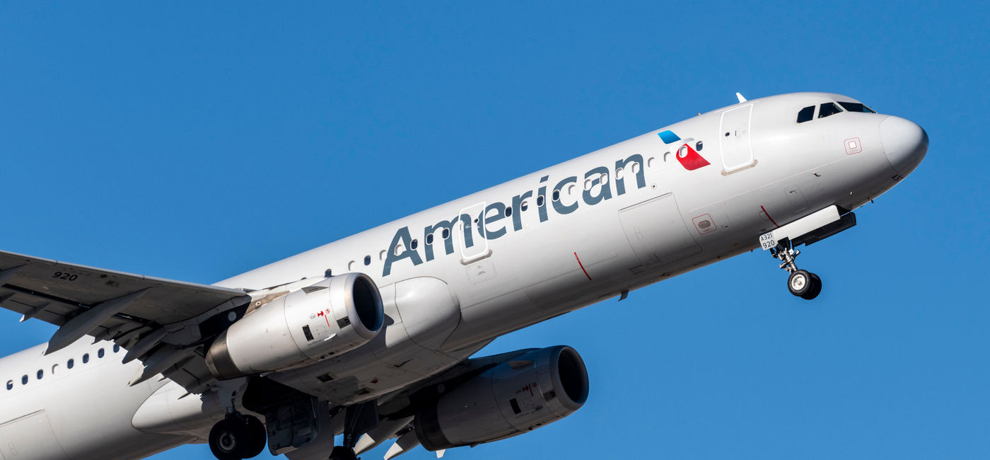 Image: PHOTO: American Airlines flight prepares to land. (photo via Michael Valdez/iStock Unreleased)
