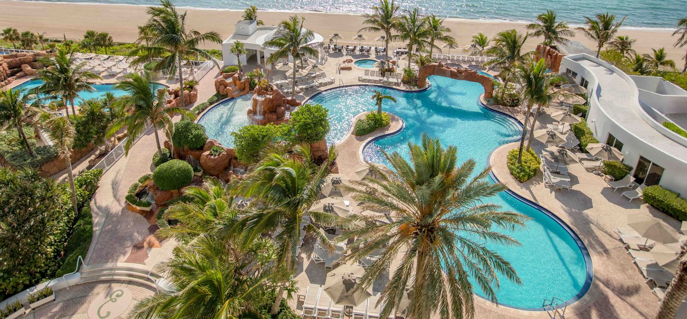 Image: Trump International Beach Resort pool. (photo via Trump International Beach Resort)