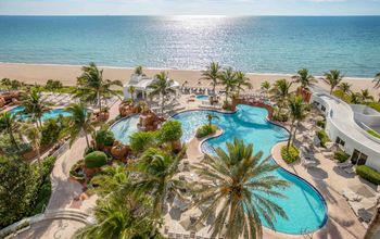 Trump International Beach Resort Pool