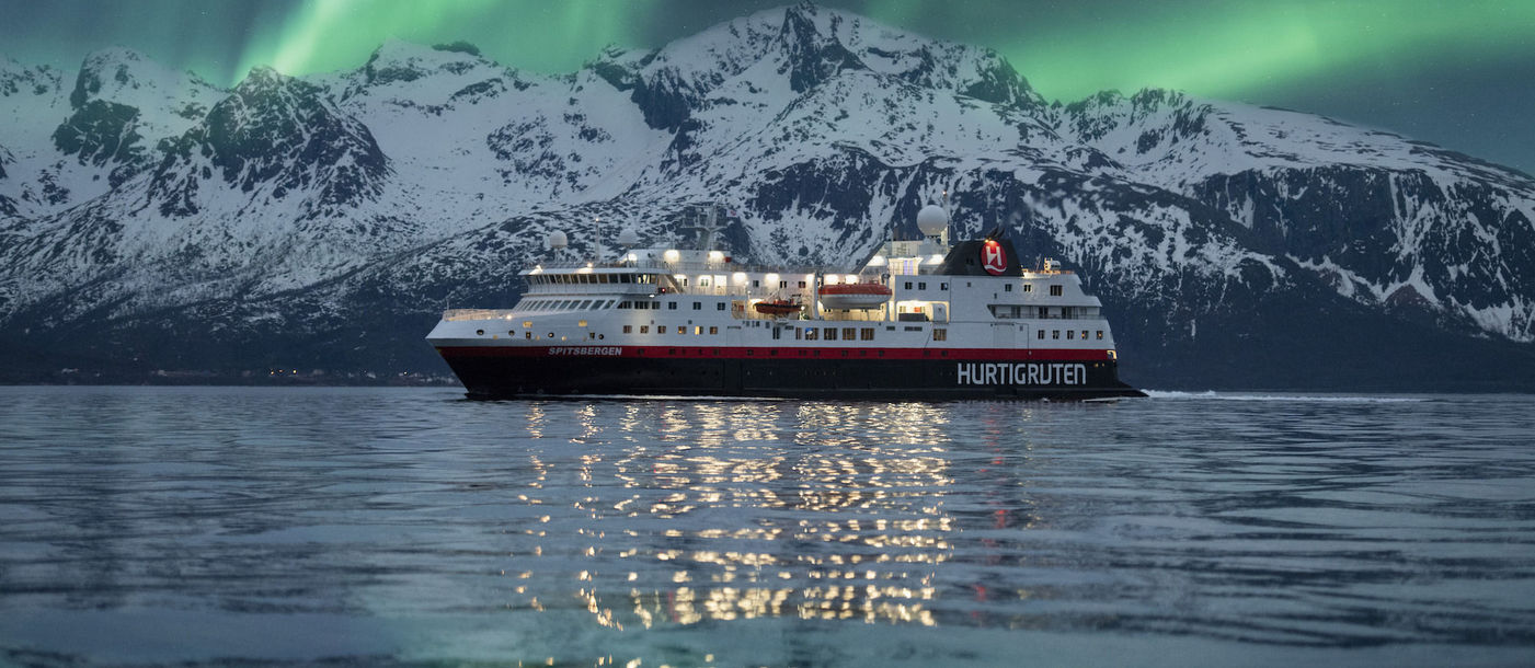 Hurtigruten, northern lights, aurora borealis, Norway, cruise, expedition, Arctic