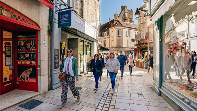 Smaller towns have fewer crowds. 