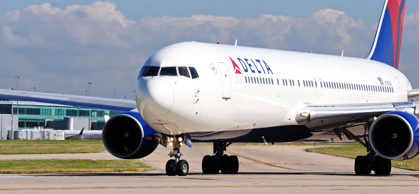 Image: Delta and fellow passengers helped in a time of need (photo via CaronB/iStock Editorial/Getty Images Plus)