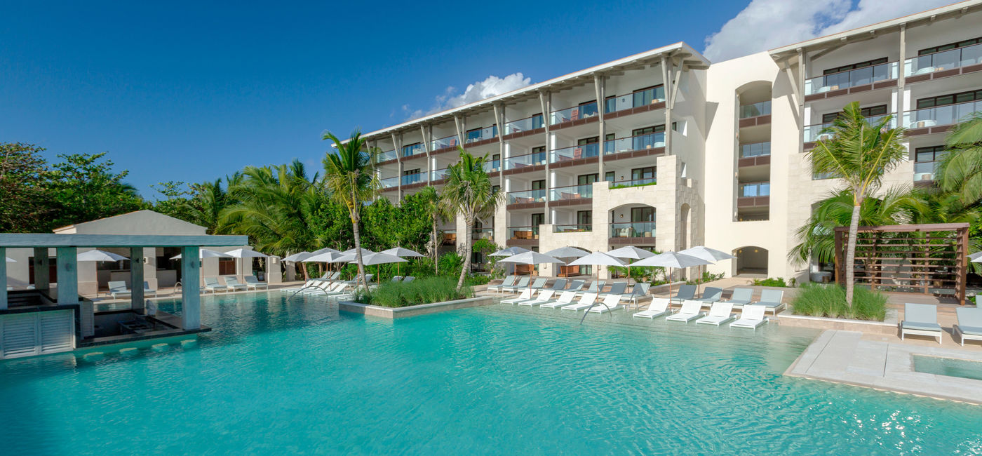 Image: PHOTO: Poolside at UNICO 2087 Hotel Riviera Maya. (photo courtesy of UNICO 2087 Hotel Riviera Maya)