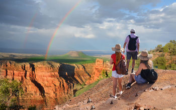 Family hiking in Grand Canyon National Park, Arizona.
