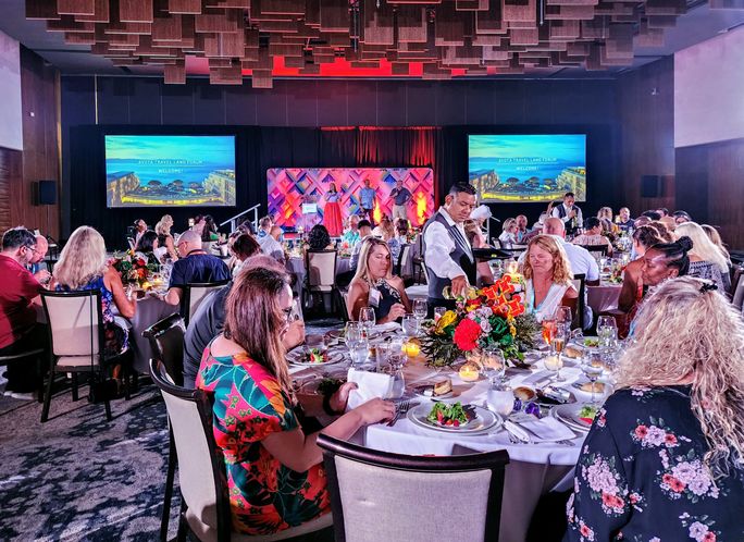 Welcome Dinner and presentation at the 2023 Avoya Travel Land Forum event. 2023, Avoya Travel, Land Forum, Welcome Dinner, conference hall, ballroom