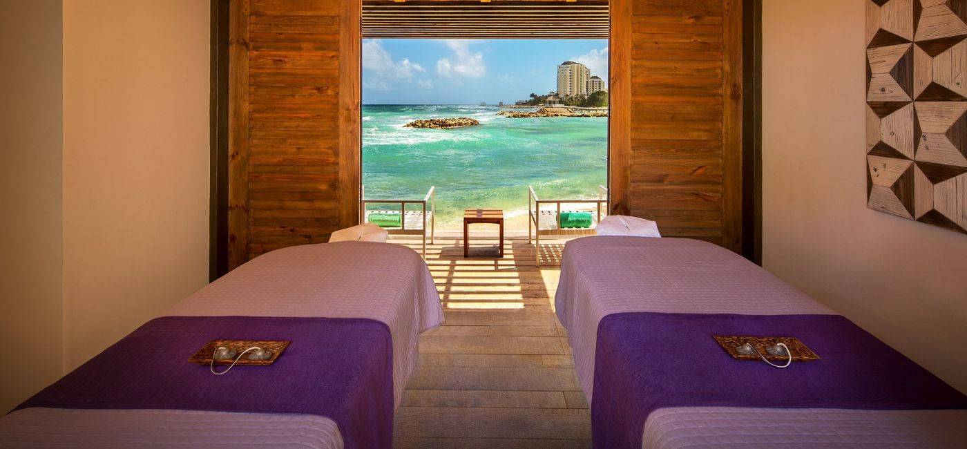 Image: An outdoor treatment room at Hyatt Zilara Rose Hall. (photo via Playa Hotels & Resorts)