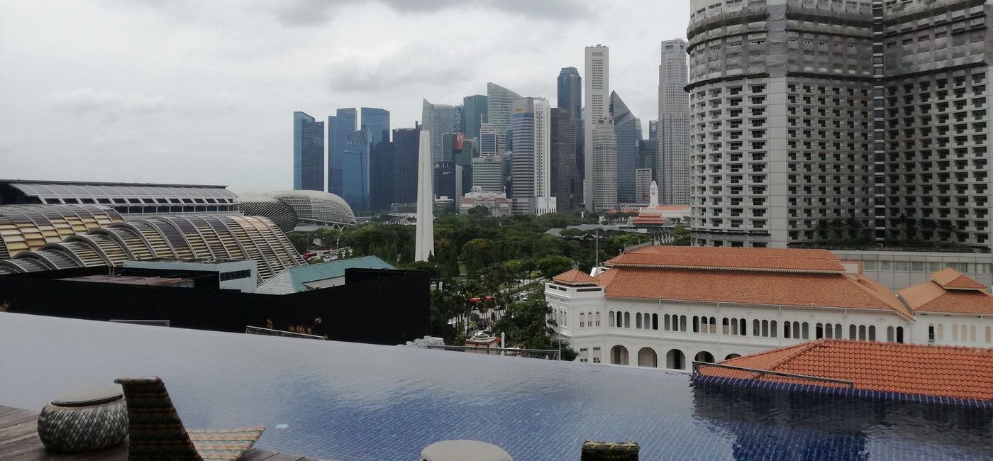Image: PHOTO: The luxurious Rooftop pool at the Naumi Hotel in Singapore (Photo by Scott Hartbeck)