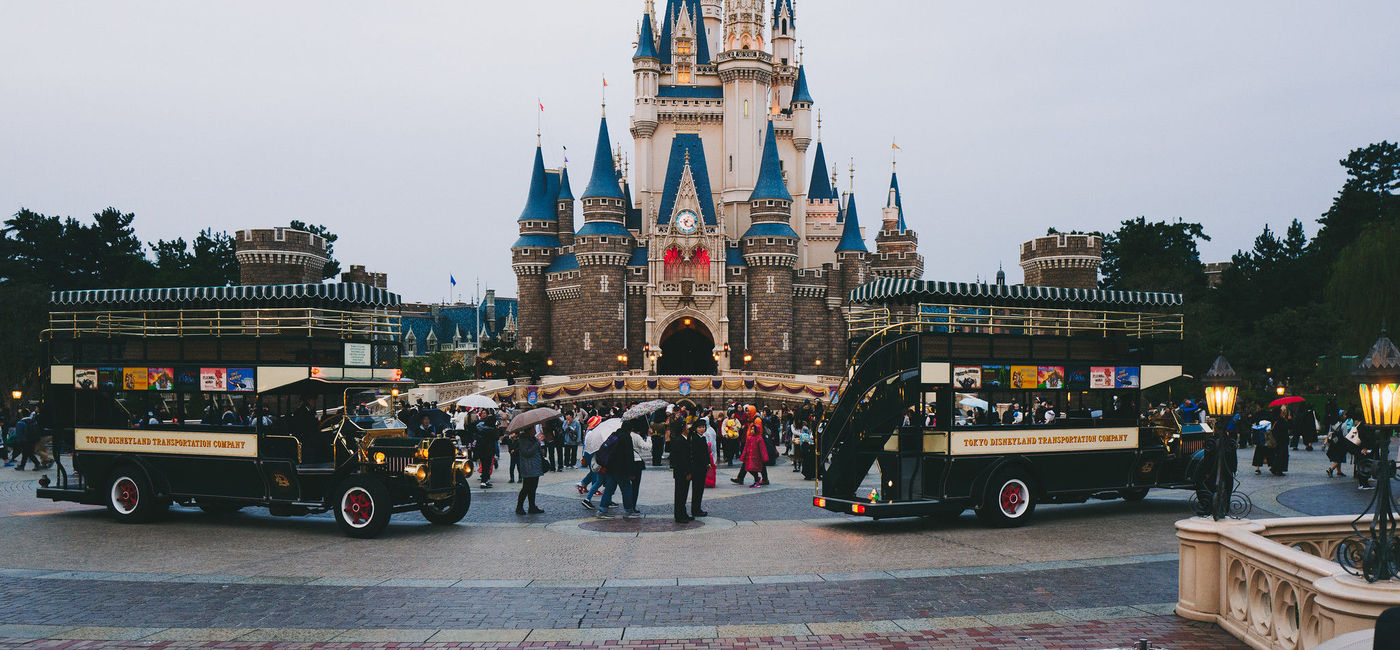 Image: Tokyo Disney (Photo via Michael Saechang / flickr)