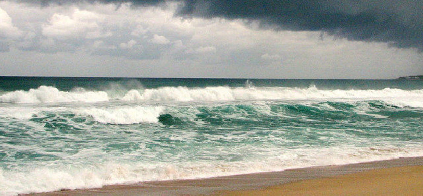 Image: PHOTO: A storm gathers over Los Cabos. (photo via Flickr/Ana Rodriguez Carrington)