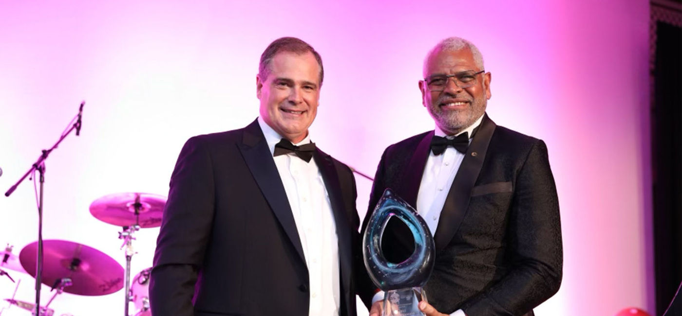 Image: Arnold Donald receives ASTA Lifetime Achievement Award from Zane Kerby (photo courtesy ASTA)