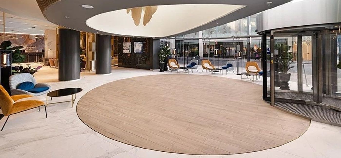 Image: Lobby, Riu Plaza London Victoria Hotel (Photo Credit: RIU Hotels & Resorts)