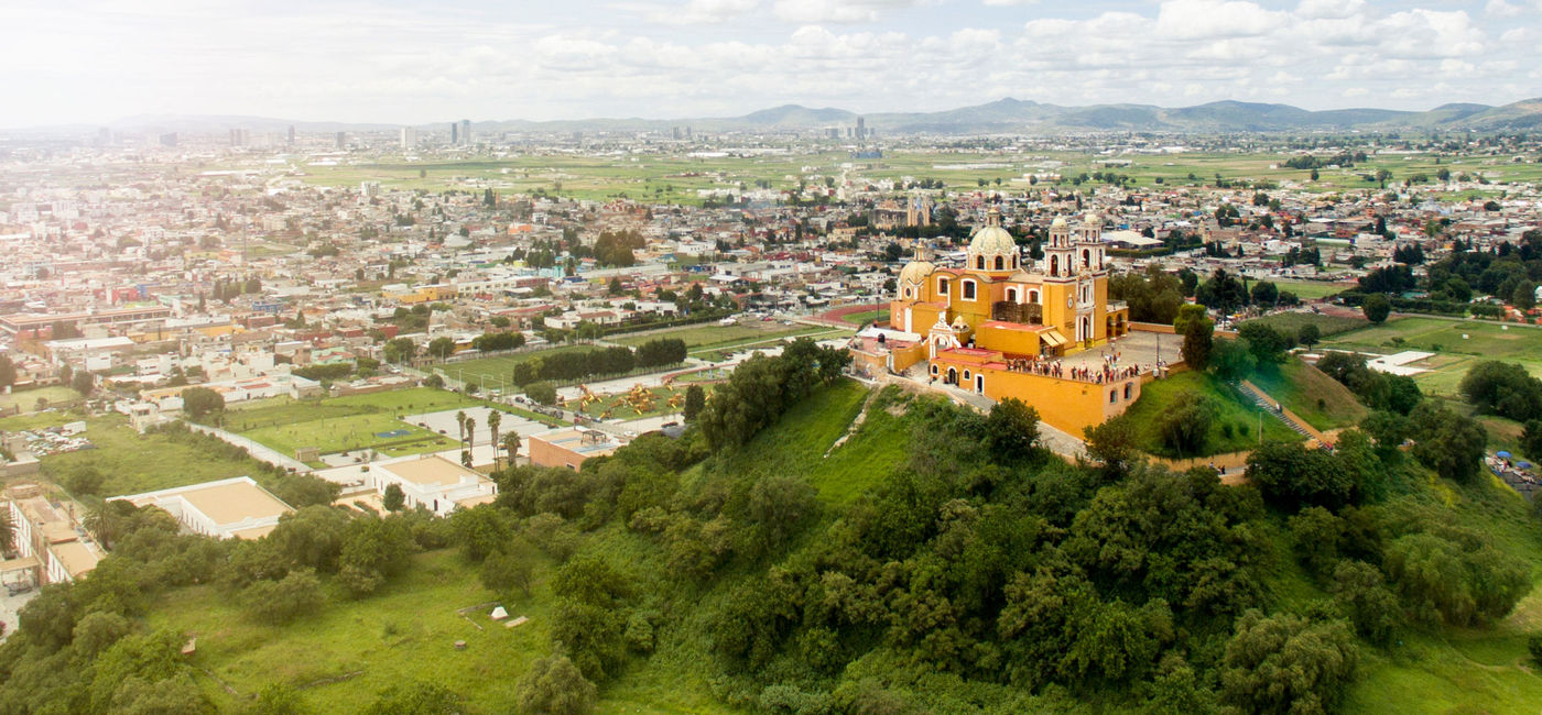 Image: Desde lo alto del Santuario de la Virgen de los Remedios, el visitante domina la ciudad sagrada de Cholula. (Photo via:  iStock / Getty Images Plus /  Orbon Alija).