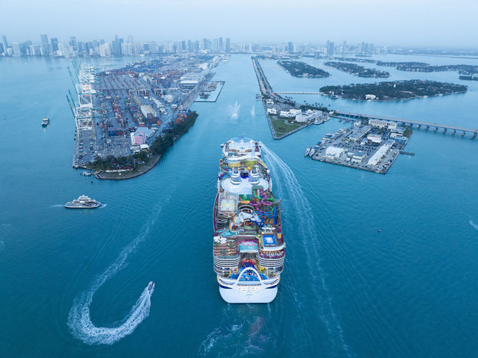 Die Icon of the Seas kommt in Miami an Icon of the Seas kommt in Miami an, Kreuzfahrtschiff der Royal Caribbean