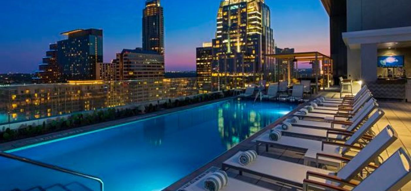 Image: PHOTO: Azul rooftop bar at Westin Austin Downtown. (photo courtesy of Westin Austin Downtown)