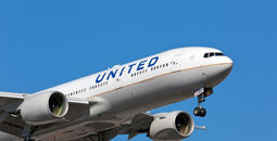 United Airlines flight arriving in Chicago