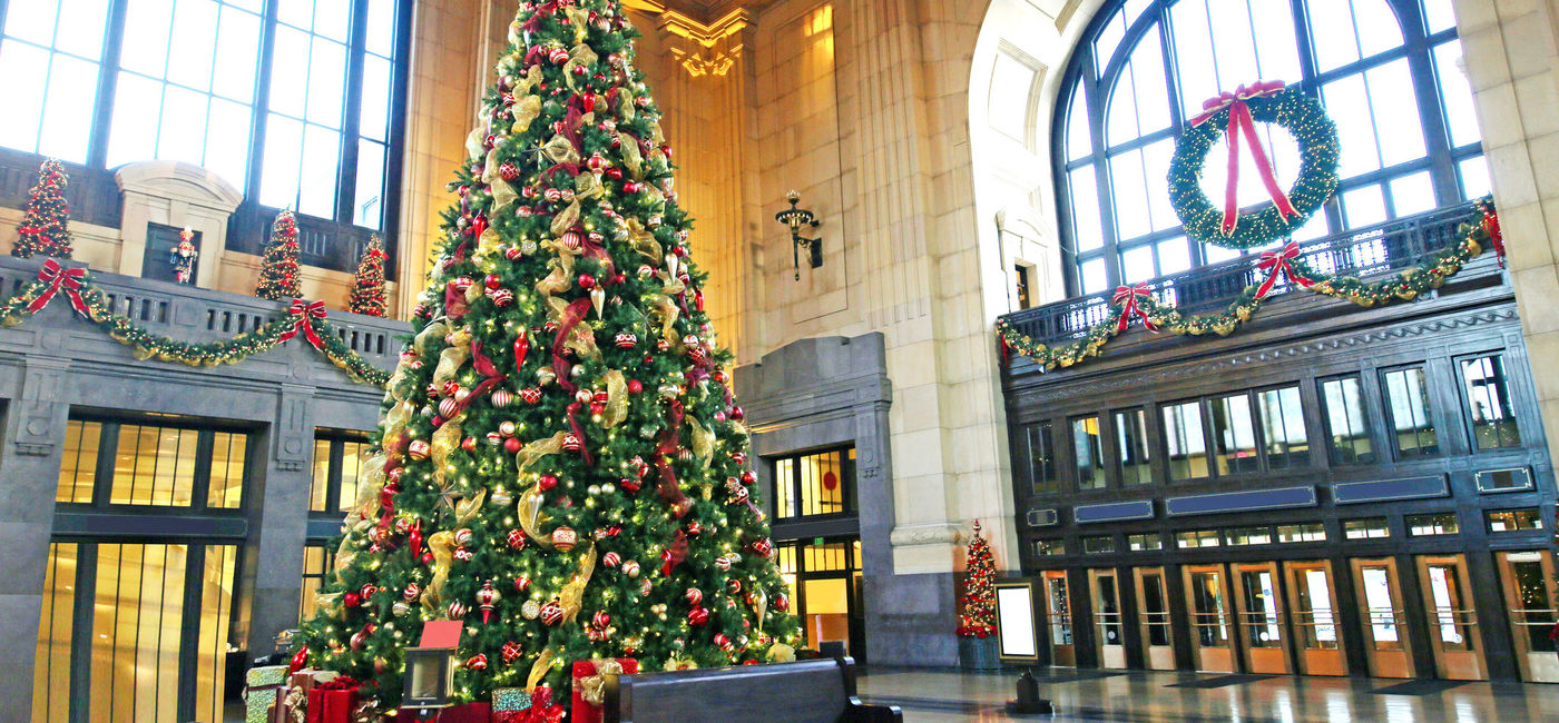 Image: Beautiful Christmas Tree decorated inside Union Station in Kansas City, MO. (Photo via TriggerPhoto / iStock / Getty Images Plus)