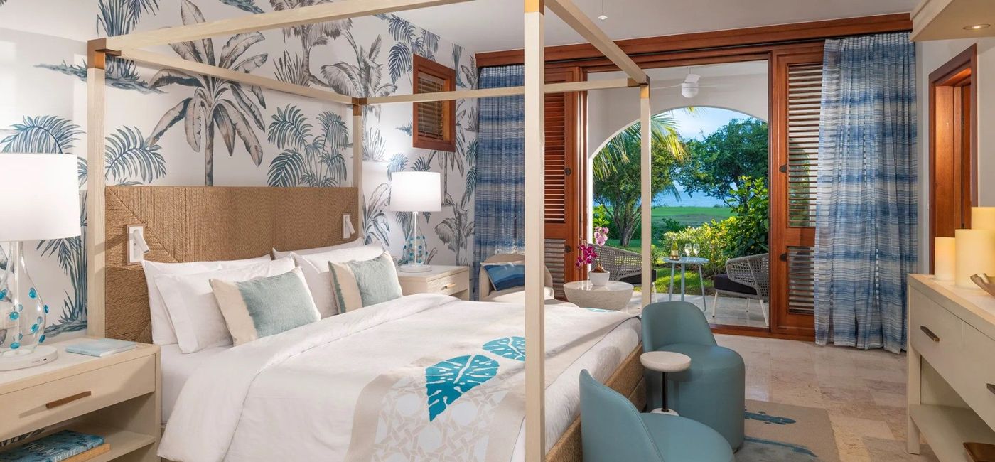 Image: Melemele One Bedroom Butler Walkout Suite with Patio Tranquility Soaking Tub (courtesy of Sandals Resorts)