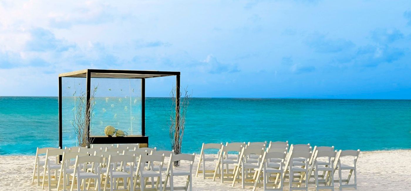 Image: PHOTO: Complimentary Collection wedding. (photo via Palace Resorts)