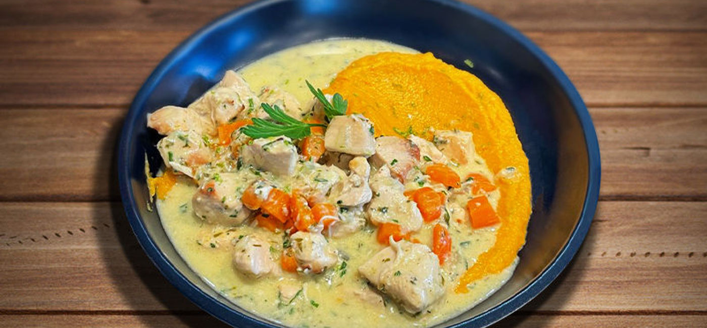 Image: Fricassée de poulet créole et sa purée de patate douce (plat martiniquais de la solidarité) (Comité Martiniquais du Tourisme)