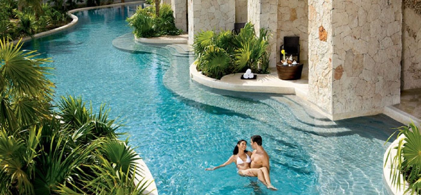 Image: A romantic stay with Secrets Resorts & Spas. (photo via AMResorts)