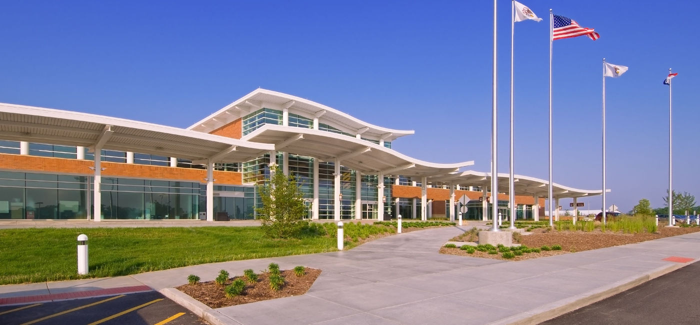 Image: PHOTO: General Wayne A. Downing Peoria International Airport. (photo via ghornephoto/iStock/Getty Images Plus)