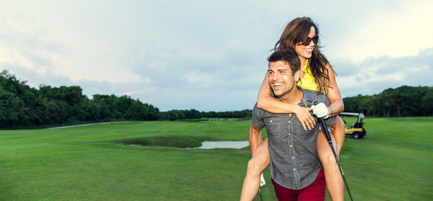 Image: A couple golfing on vacation. (photo courtesy of Hard Rock International)