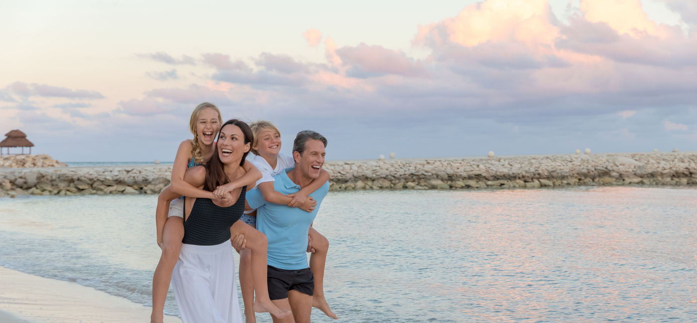 Image: PHOTO: A family enjoying the beach in Riviera Maya. (photo via El Cid Resorts)