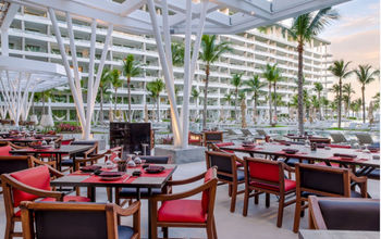 The Al Fresco Patio at Hiroshi at Garza Blanca Resort & Spa Cancun, M&#233;xico