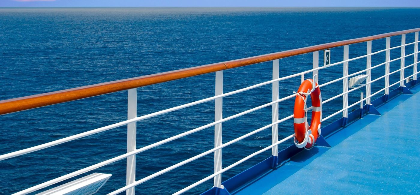 Image: PHOTO: Promenade deck on a cruise ship. (photo via chert61/iStock/Getty Images Plus)