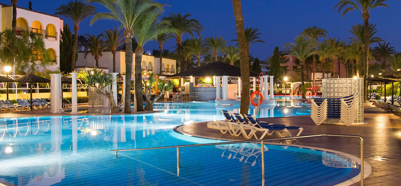 Image: PHOTO: Hotel Melia Atlanterra, Cadiz, Spain. (photo via Flickr/Ramon Cutanda Lopez) 
