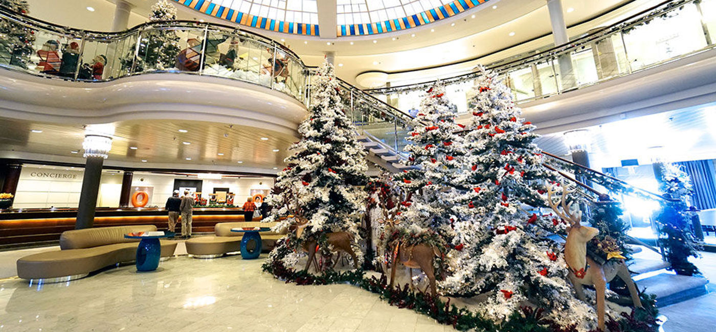 Image: PHOTO: Christmas decorations onboard Crystal Cruises' Crystal Symphony. (photo by Jason Leppert)