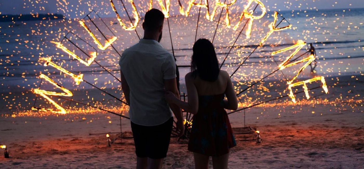 Image: A couple gets engaged on a beach. (photo via ALG Vacations) (A couple gets engaged on a beach.)