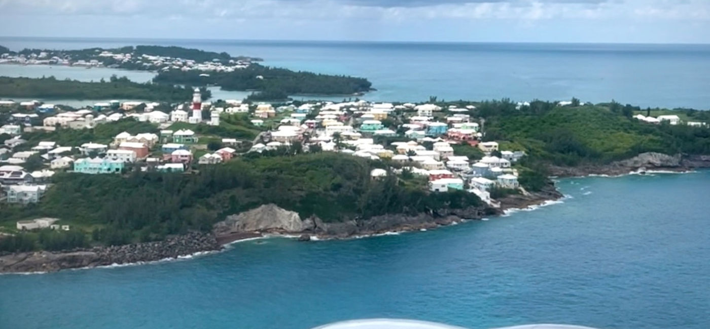 Image: Flying into Bermuda (Photo via Sarah Greaves-Gabbadon)