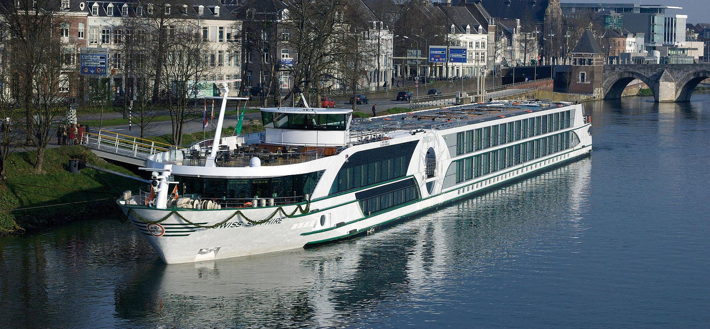 Image: Tauck has announced details of its new-for-2019 "Arctic Allure: Spitsbergen and the Midnight Sun” small ship cruise itinerary. The line has also revealed plans to host BBC Earth filmmakers next year on select sailings of four different expeditionary cruises. (photo via Flickr/Roderick Eime)