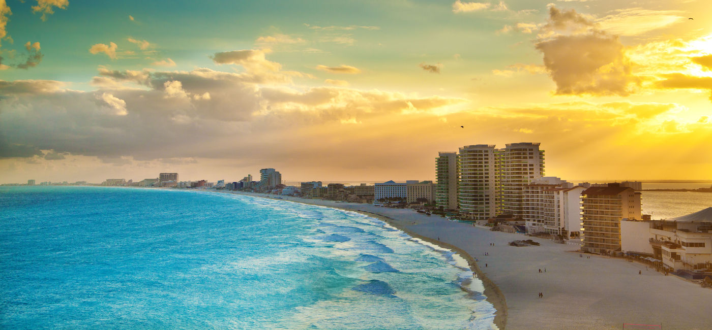 Image: Zone hôtelière de Cancun.  (photo via YinYang / iStock / Getty Images Plus)