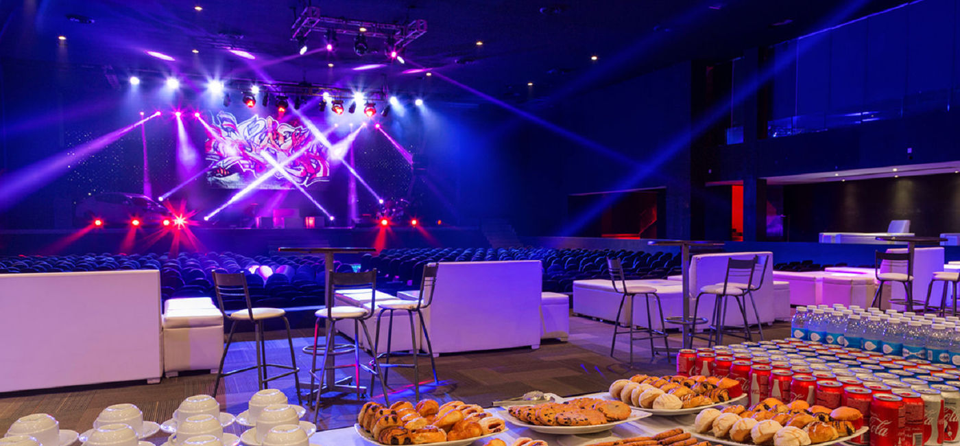 Image: PHOTO: A setup for a large group event. (photo via Oasis Hotels)