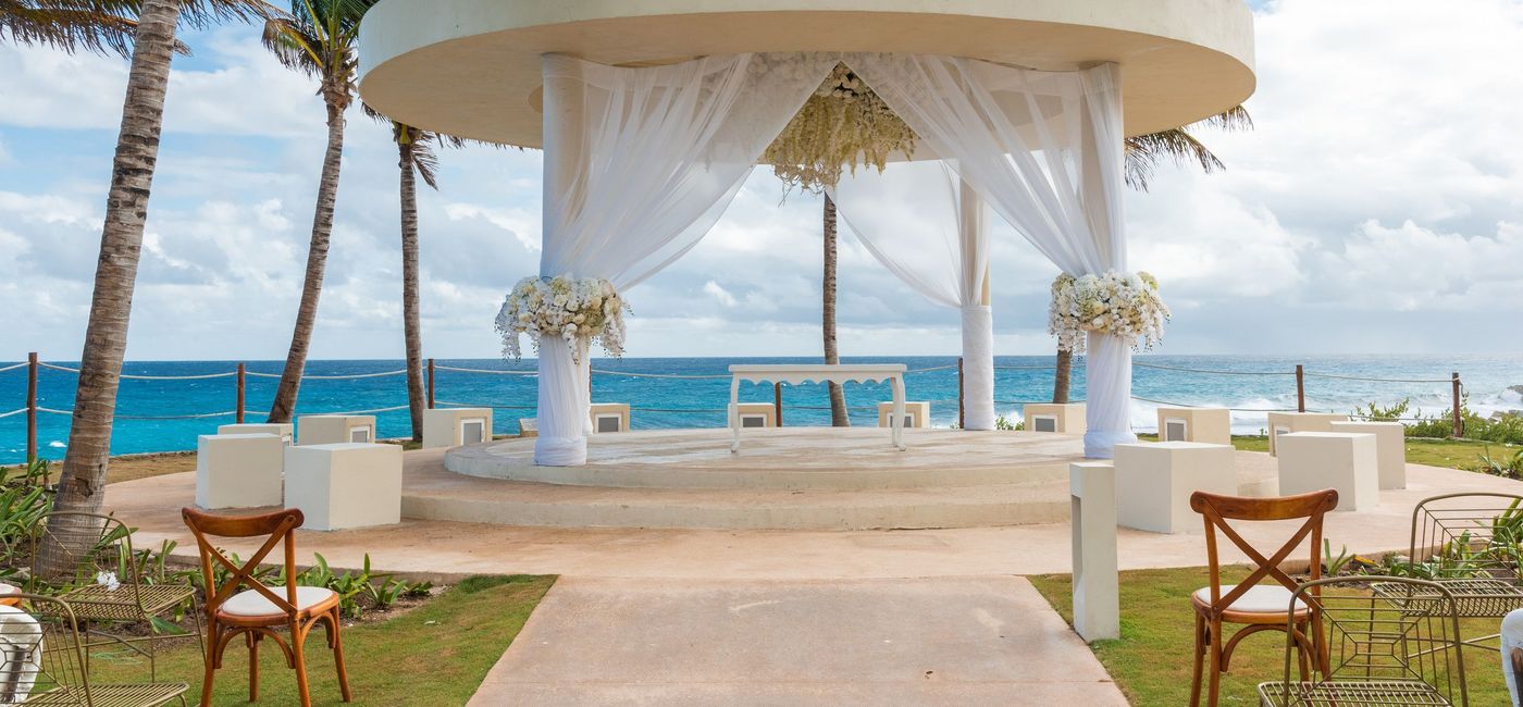 Image: Wedding Cliff Gazebo at Hyatt Ziva Cancun. (photo courtesy Playa Hotels & Resorts)
