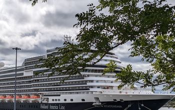 Nieuw Statendam at port